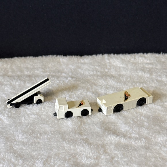 Delta Other - Rare Vintage Delta Airlines Micro Airline Vehicle Set AeroClassics Dragon Wings